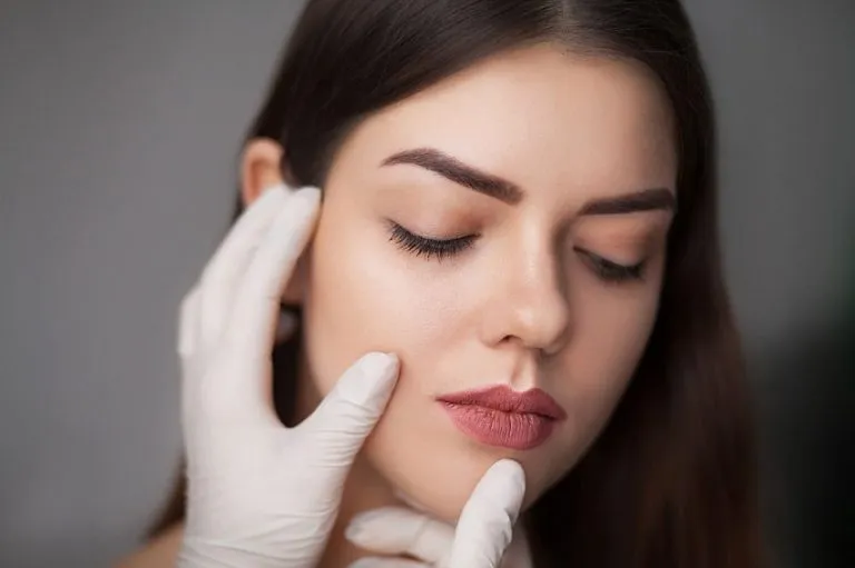 Tinte de cejas con Henna