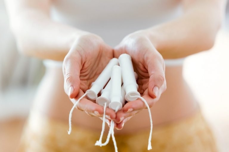 Cómo se usan los tampones menstruales o tampax
