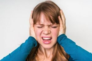 Qué es el tinnitus o zumbido en los oídos