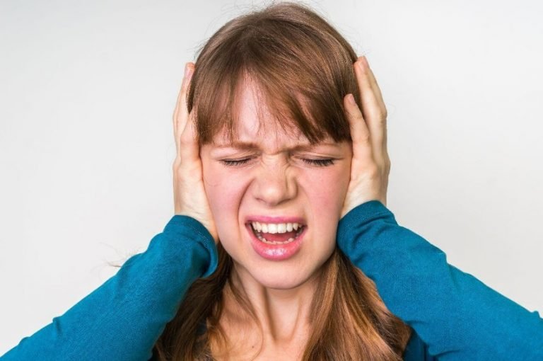 Qué es el tinnitus o zumbido en los oídos